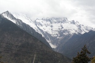 壮丽雪山景观