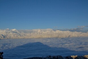 壮丽雪山蓝天美景