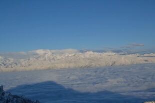 雪山远景