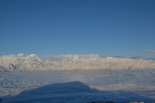 壮丽雪山远景