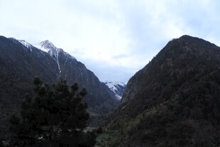 壮丽山景 云雾缭绕山谷