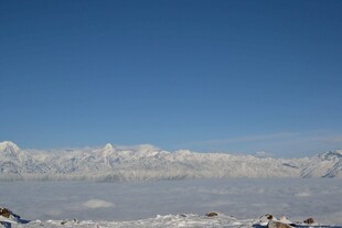 雪山云海壮丽景观