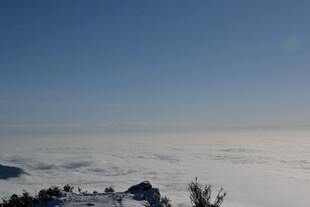 云海之上的壮丽天空景观