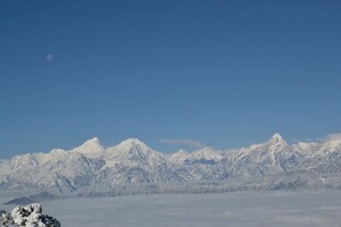 雪山蓝天壮丽自然风光