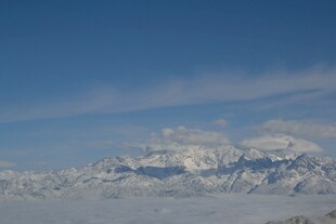 雪山蓝天壮丽风光