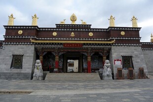 藏式风格寺庙建筑外观