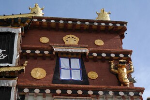 藏式建筑精美窗户特写