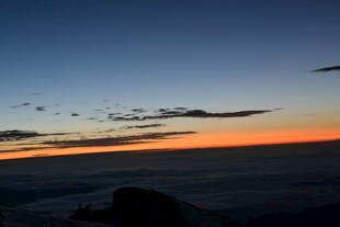 日出云海壮丽景观