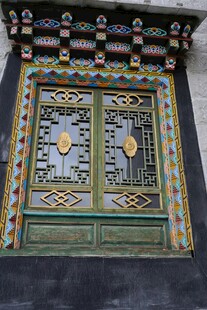 藏式精美双开彩绘木门