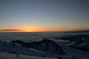 雪山之巅的壮丽日出
