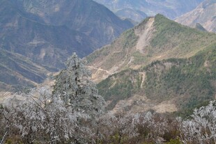 山峦雪景 自然壮丽风光