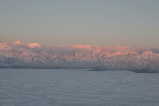 雪野之上的绚丽霞光