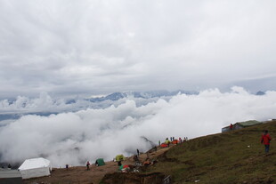 云海之巅的壮美景观