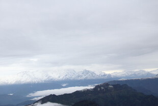雪山云海壮丽景致