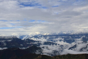 壮丽雪山景观