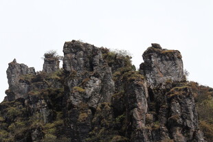奇特嶙峋的岩石山峰