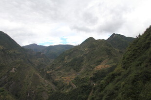 山峦叠翠的自然美景