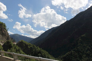 山间公路美景