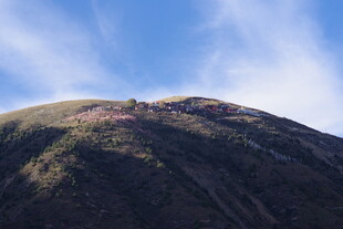 巍峨山峰的壮丽景致