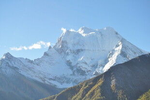 巍峨雪山壮丽景致