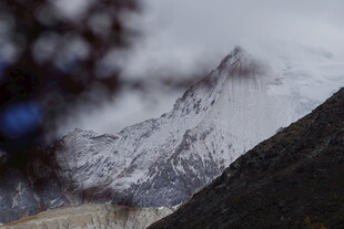 雪山远景