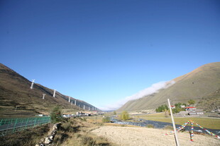 山间开阔景致