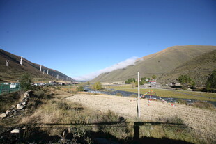 山间开阔风景