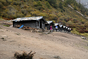 山间村落小屋