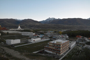 山间小镇风光