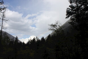 山间云景