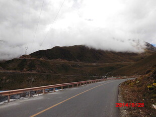 山间公路 云雾缭绕之景
