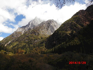 秋日壮丽山景