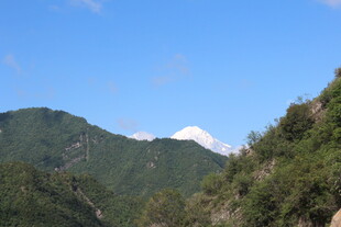 青山蓝天美景