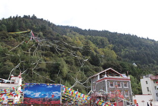 山间藏寨风光