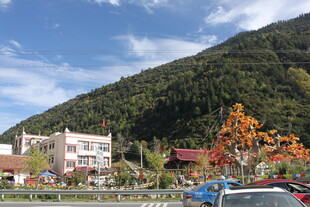 山间小镇风光