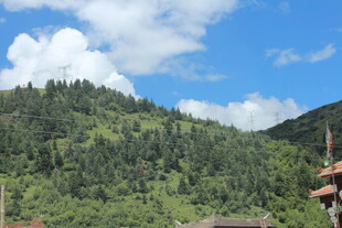 青山蓝天美景