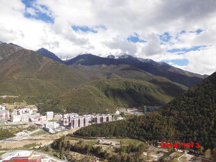 山间城镇美景
