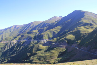 山间蜿蜒公路 壮美景色