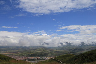 山间城镇美景