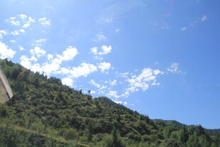 青山蓝天美景