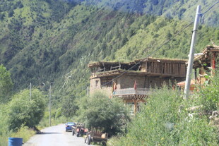山间藏式民居 自然景致