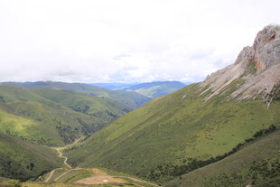 山间绿野美景