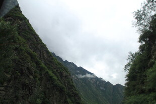 山间峡谷景色