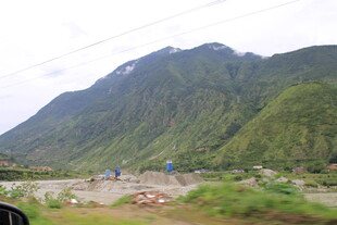 山间施工场景