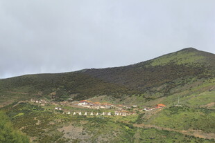 山间村落景色