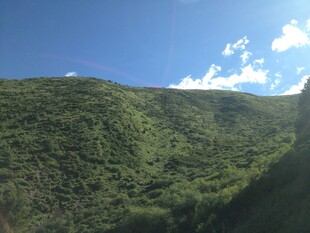 青山蓝天美景