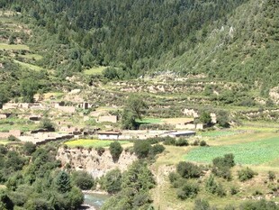 山间村落田园风光美景