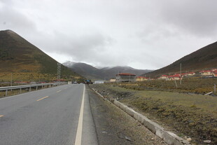 山间公路 云雾缭绕之景