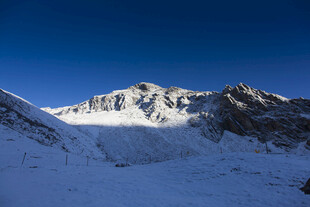 雪山壮丽景观