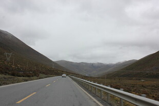 山间公路 云雾缭绕之景